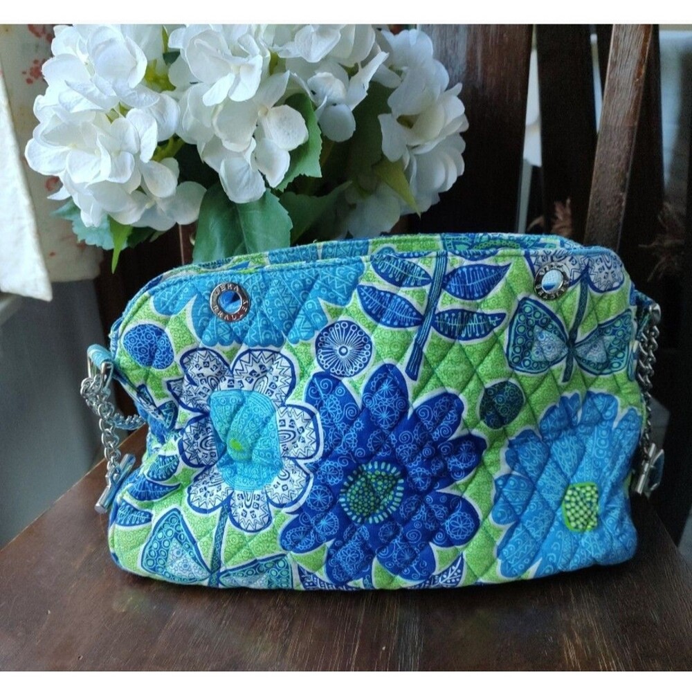 Vera Bradley Authentic Daisy Doodle Bag With Chain And Toggle! ❤️